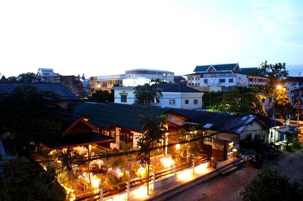 Avilla Phasouk Hotel Vientiane Exterior photo