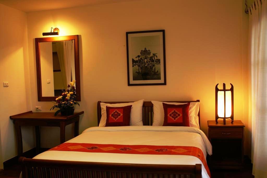 Avilla Phasouk Hotel Vientiane Exterior photo