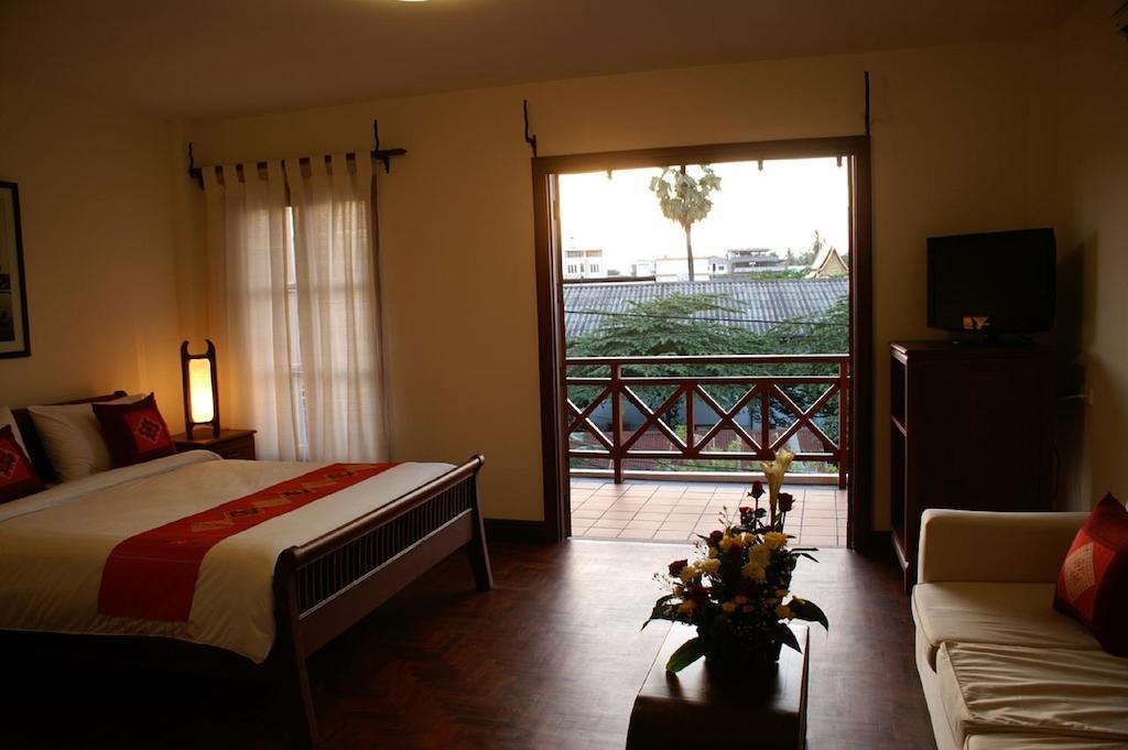 Avilla Phasouk Hotel Vientiane Exterior photo