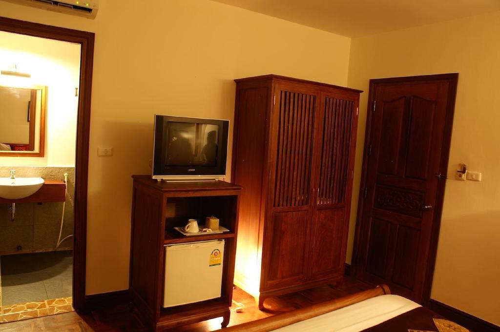 Avilla Phasouk Hotel Vientiane Exterior photo